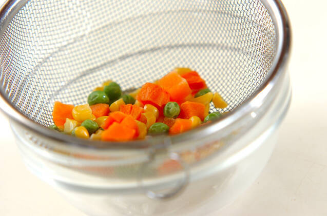 たっぷり玉ネギのコンソメスープの作り方の手順2