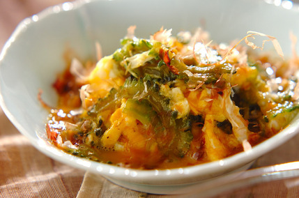 シンプルで簡単！苦さ控えめゴーヤと卵炒め