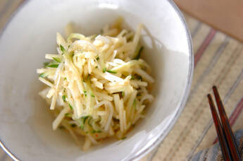 リンゴと大根のサラダ