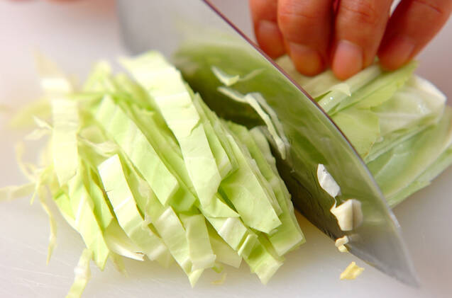 キャベツのもみサラダの作り方の手順1