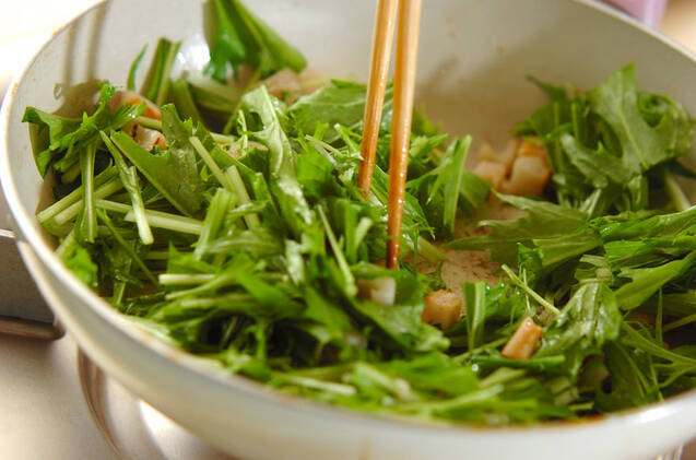 水菜とレンコンの和そばの作り方の手順2