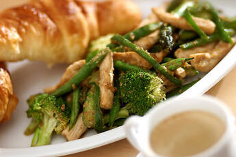 ささ身と緑の野菜のソテー