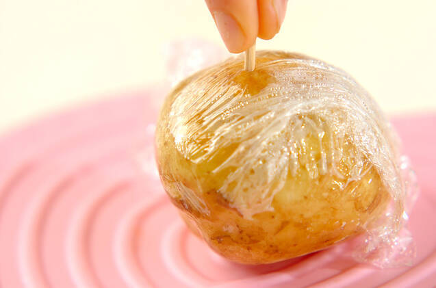 半熟卵の焼きポテトの作り方の手順1