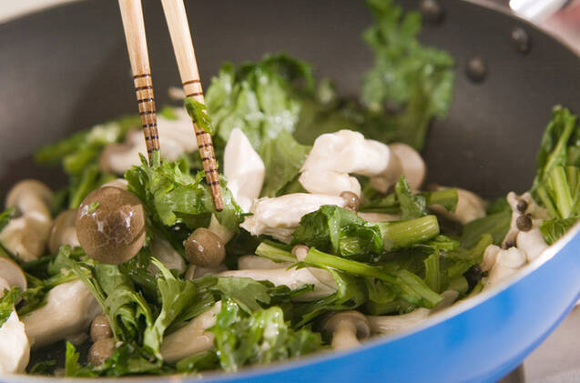 菊菜と牛肉のゴマ炒めの作り方の手順2