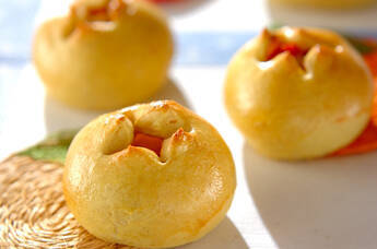 カレートマトチーズパン