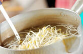 チキンボールのエスニックうどんの作り方1
