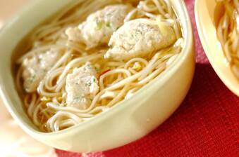 チキンボールのエスニックうどん