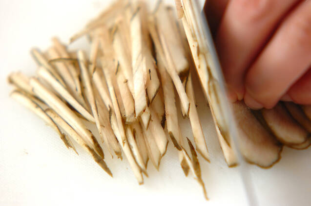 ゴボウのゴマサラダの作り方の手順1