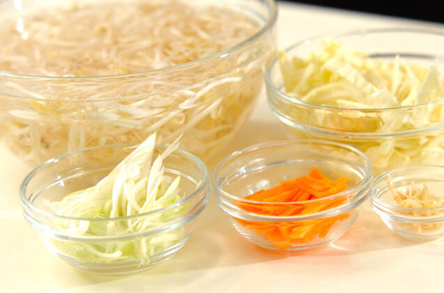 モヤシ炒めのあんかけの作り方の手順1