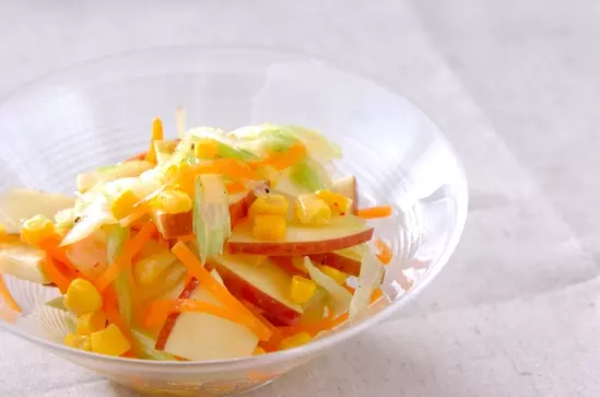 セロリとリンゴのサラダ 副菜 レシピ 作り方 E レシピ 料理のプロが作る簡単レシピ