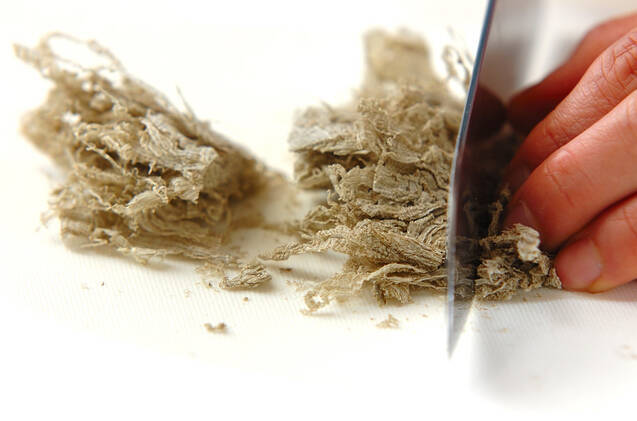 とろろ昆布と梅干しのお吸い物の作り方の手順1