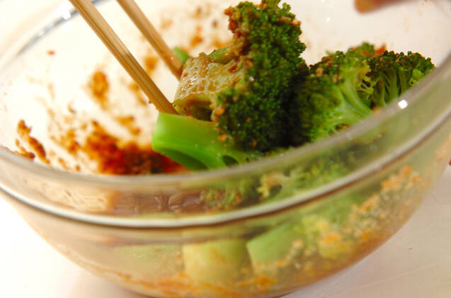 ブロッコリーのピリ辛ゴマ和えの作り方の手順3