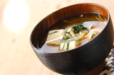 豆腐の梅みそ汁 レシピ 作り方 E レシピ 料理のプロが作る簡単レシピ