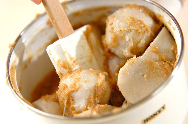 里芋のゴマみそ和えの作り方の手順3