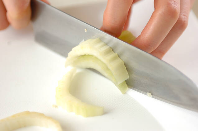 ジャコとセロリの蒸し煮の作り方の手順1