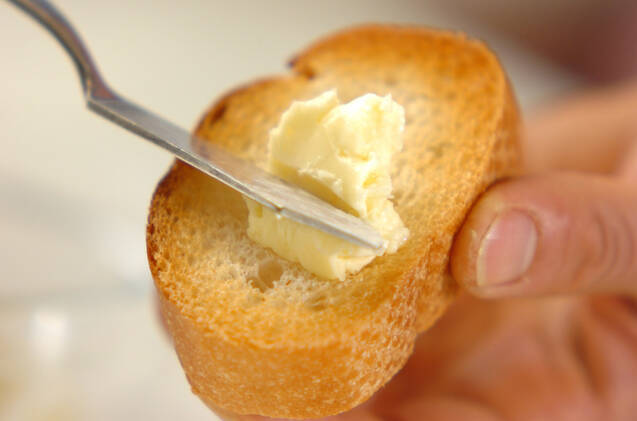 ガーリックバタートーストの作り方の手順3