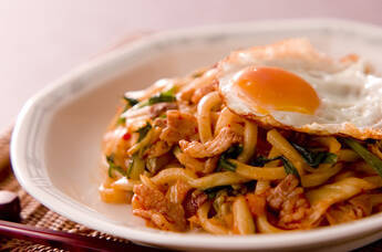 豚キムチの焼きうどん