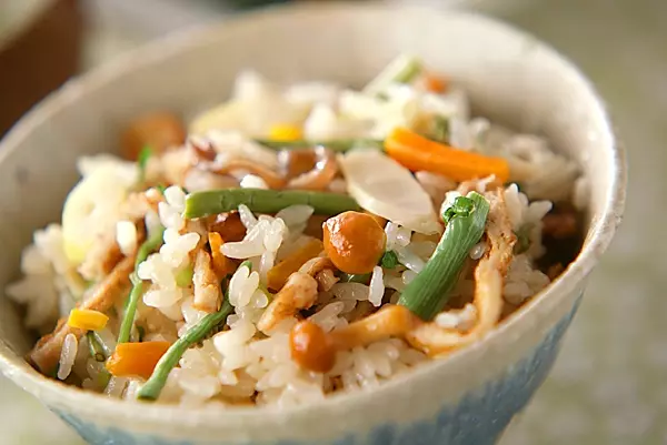 素朴なおいしさ！もちもち山菜おこわ