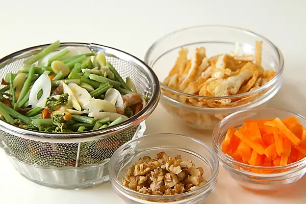 素朴なおいしさ！もちもち山菜おこわの下準備1