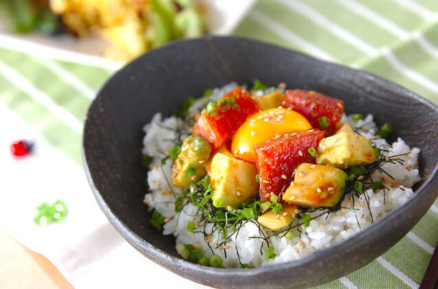ニンニク香る！アボカドとマグロの丼
