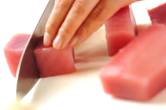 マグロ角煮の卵とじの作り方の手順1