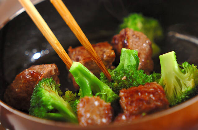 ハンバーグのオイスター炒めの作り方の手順3