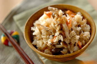 鮭とカブとシメジの炊き込みご飯
