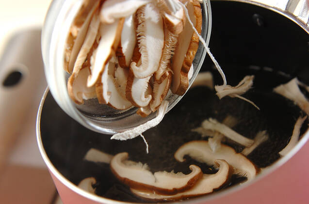 シイタケのみそ汁の作り方の手順3