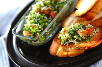 シラスと青ネギのブルスケッタ