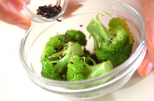 ブロッコリーのゴマ塩かけの作り方の手順1