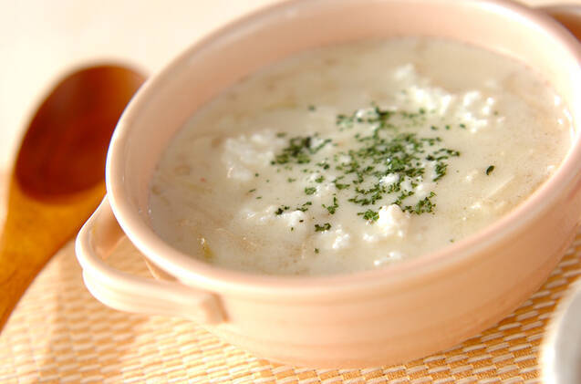 エノキ入りの白いスープ