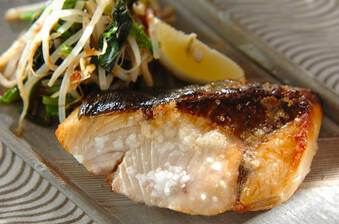 グリルでふっくら!ブリの塩焼き