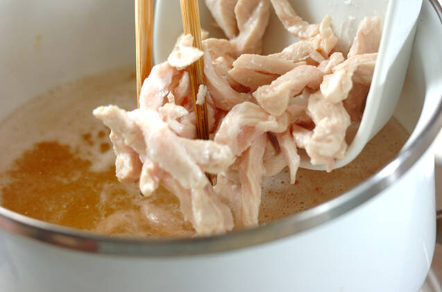 白菜と鶏むね肉のスープの作り方の手順2