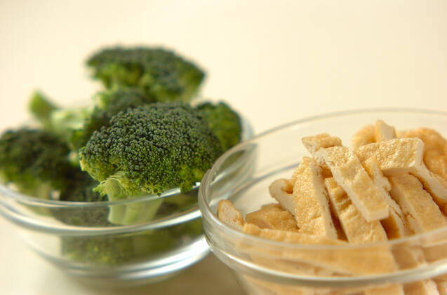 油揚げとブロッコリーの煮浸しの作り方の手順1