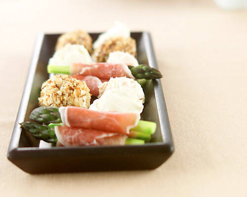 チーズボウルと生ハムロール