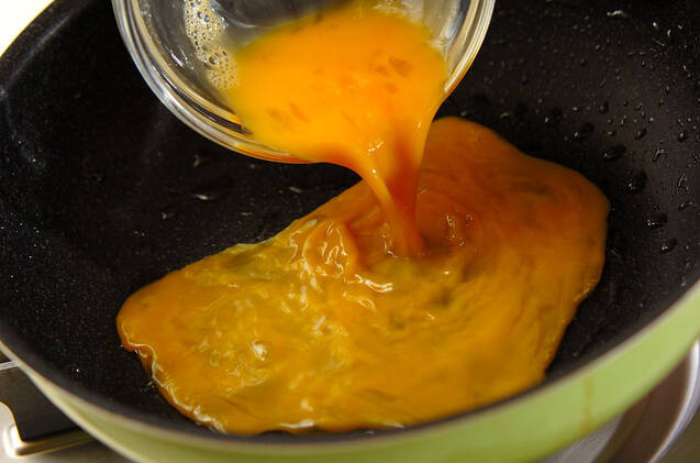 薄焼き卵ロールサラダの作り方の手順1