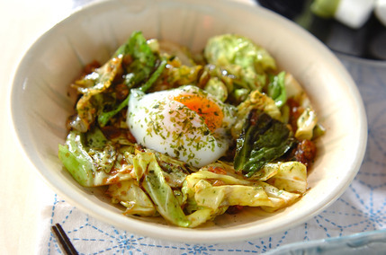 キャベツと天かすのソース炒め