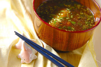 ジュンサイの赤だし