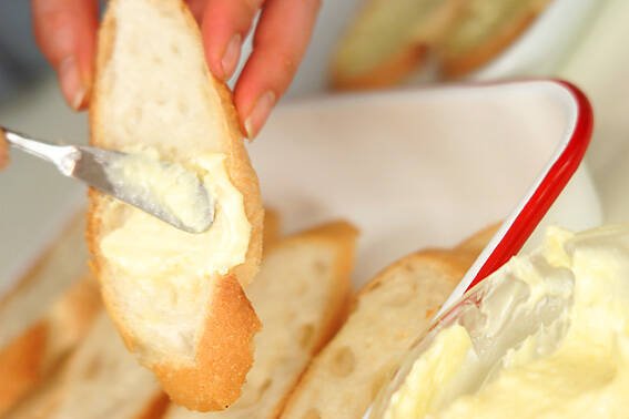 明太子ペースト　ガーリックトーストの作り方の手順4