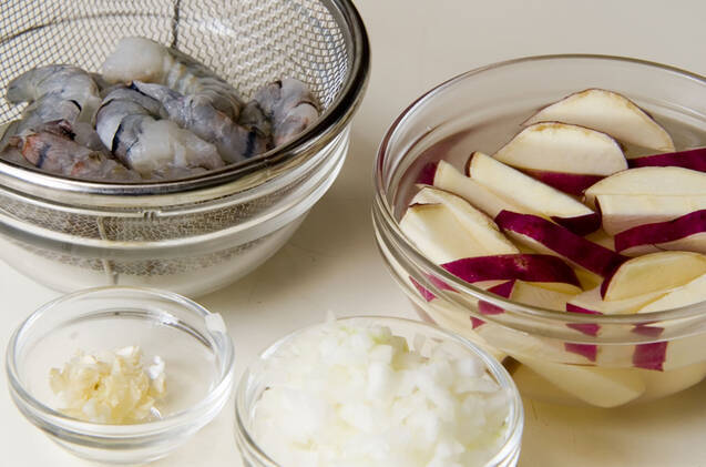 おさつのカレーパスタの作り方の手順1