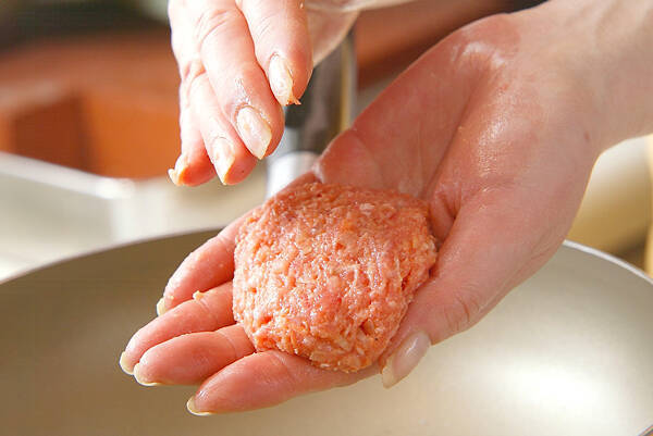 チーズハンバーグの作り方の手順2