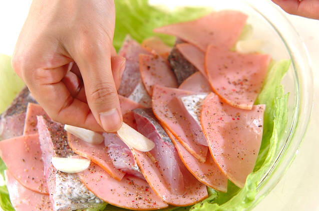 白身魚とハムのワイン蒸の作り方の手順4