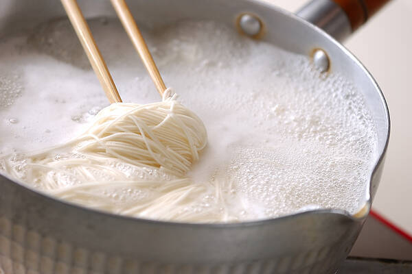 納豆キムチ素麺　ターサイと大根おろし添えの作り方の手順5