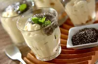 チアシードがけ豆乳ブランマンジェ