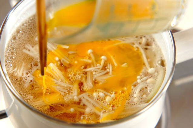 エノキのかきたま汁の作り方の手順5