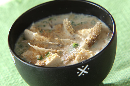 ゴボウの豆乳ゴマみそ汁