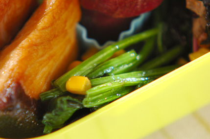 ホウレン草とコーンのバター炒め