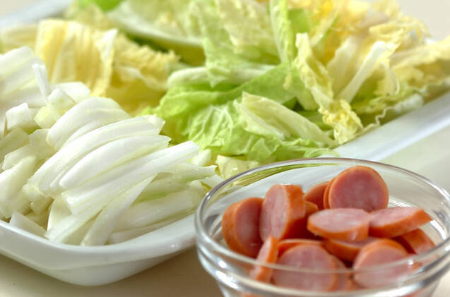 白菜が余ったらコレ！とろとろ白菜のチーズ炒めの作り方の手順1