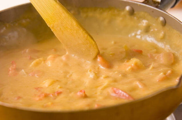 エビトマトのココカレーの作り方の手順3