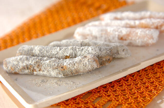 ホットケーキミックスとおからと豆腐を混ぜて、油で揚げたかりんとうは本格的な和菓子